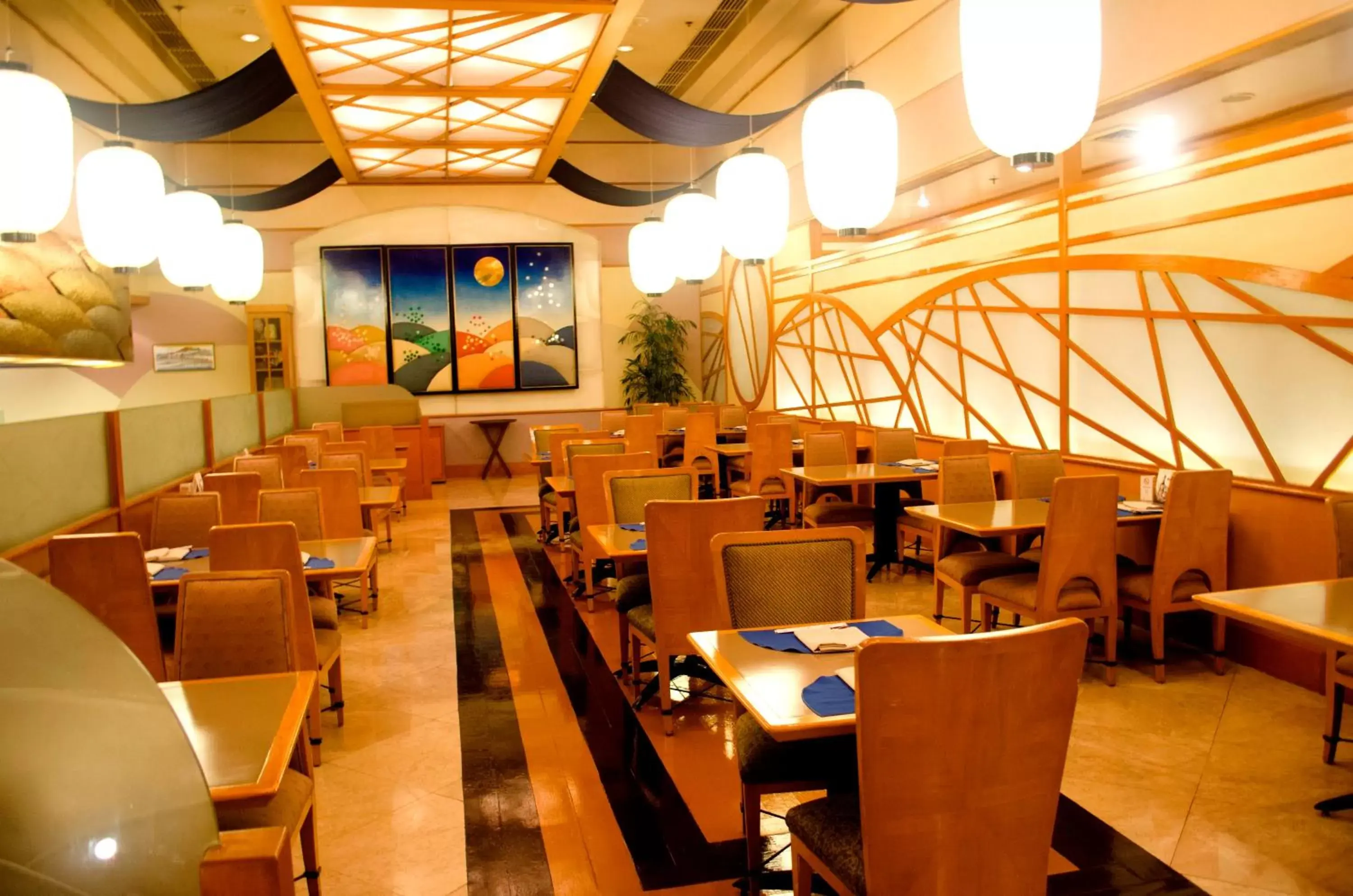 Restaurant/places to eat in Century Park Hotel